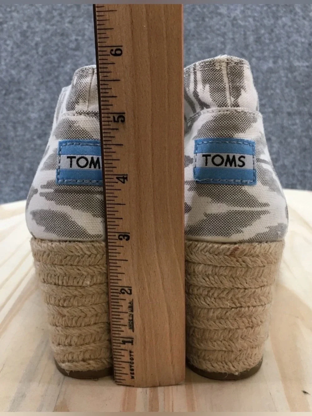 Toms Boots Canvas Desert Espadrille Beige Camouflage Lace Up Ankle Wedge SZ 8